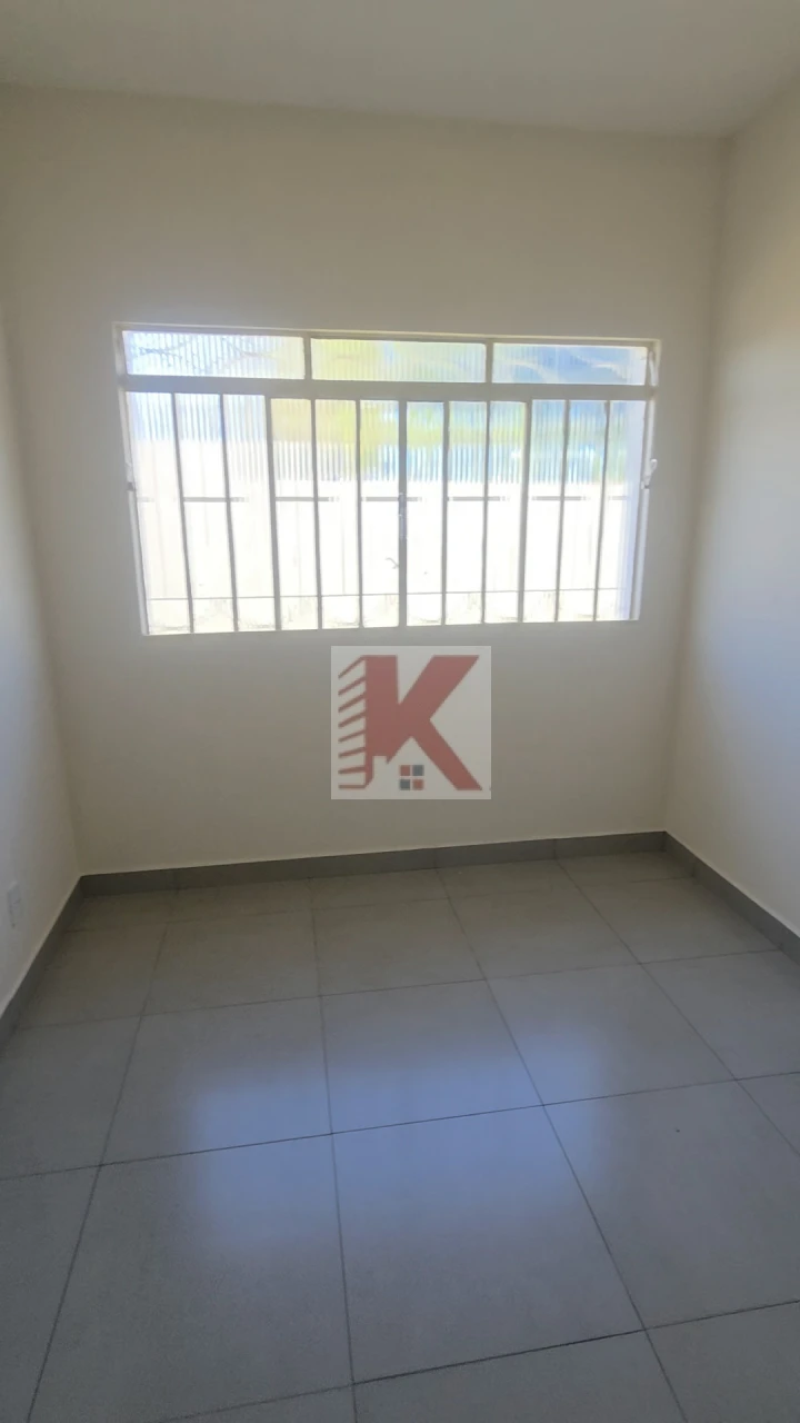 Casa em rua comercial