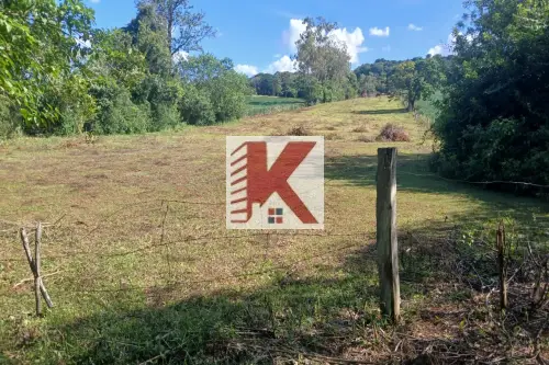 EXCELENTE CHACARA MOLHADA NO PATRIMÓNIO ESPIRITO SANTO COM 26.000M2  ACEITA PERMUTA POR CASA  ESTRADA ASFALTICA EM BREVE SERÁ