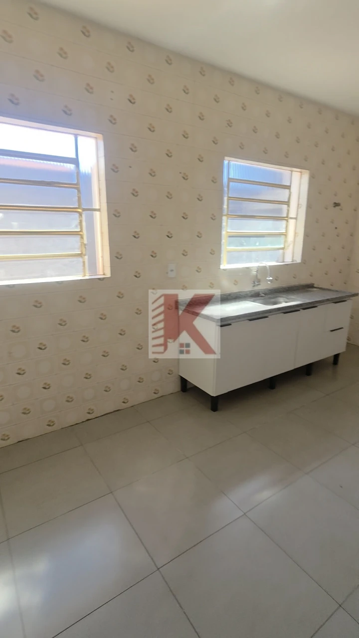 Casa em rua comercial