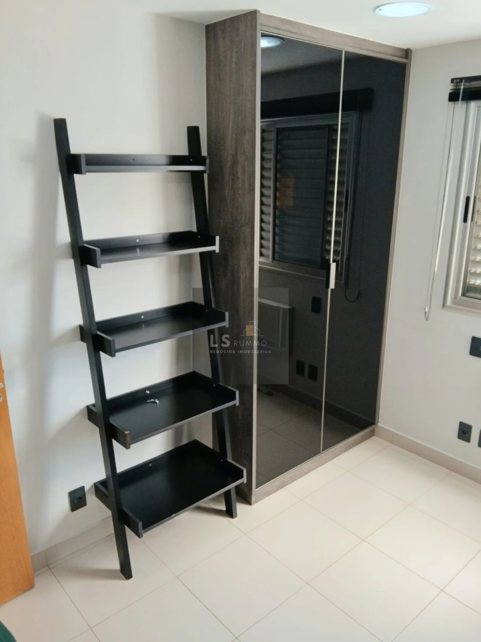 APARTAMENTO PARA LOCAÇÃO - EDIFÍCIO ANITA MALFATTI