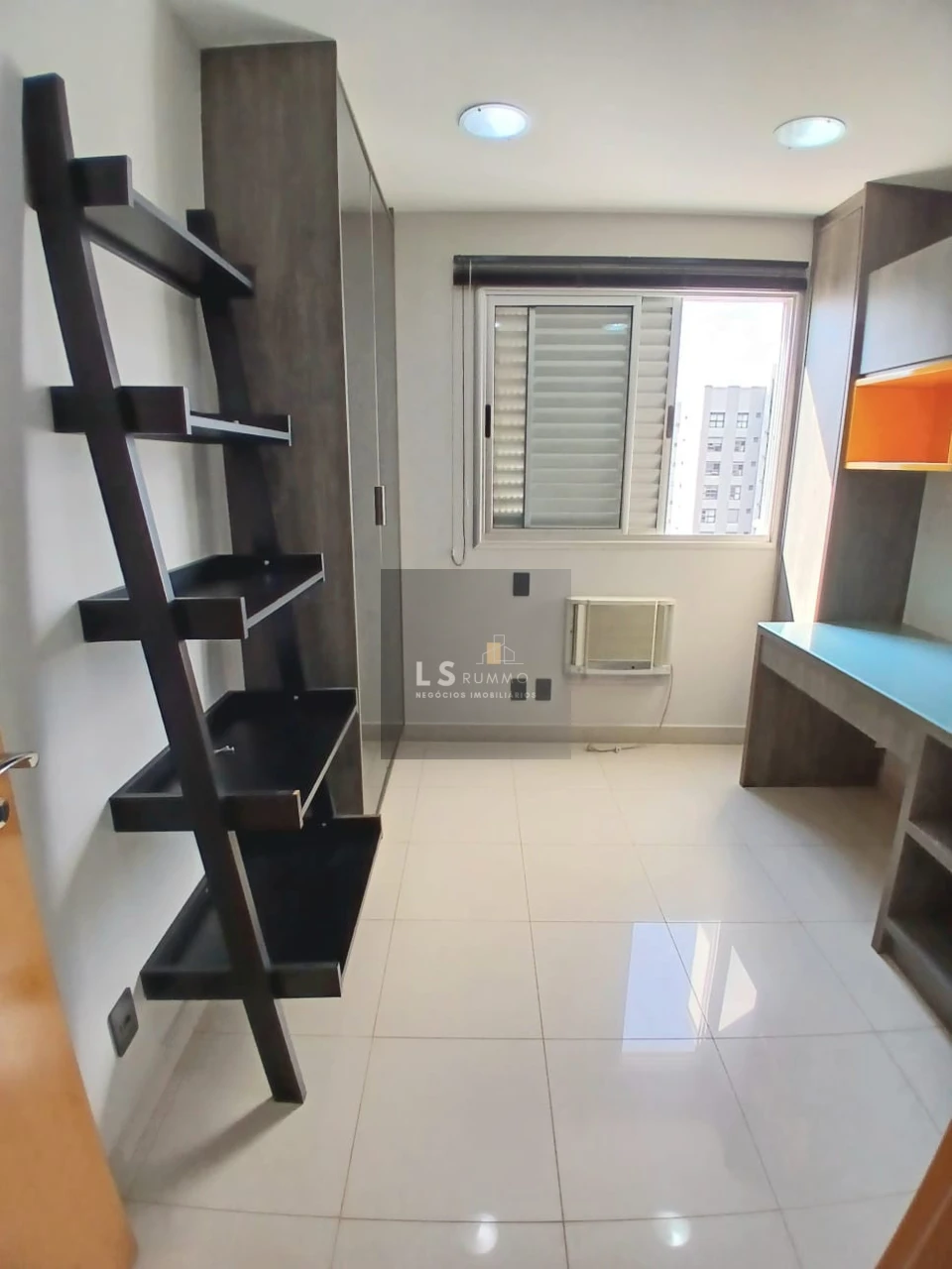 APARTAMENTO PARA LOCAÇÃO - EDIFÍCIO ANITA MALFATTI