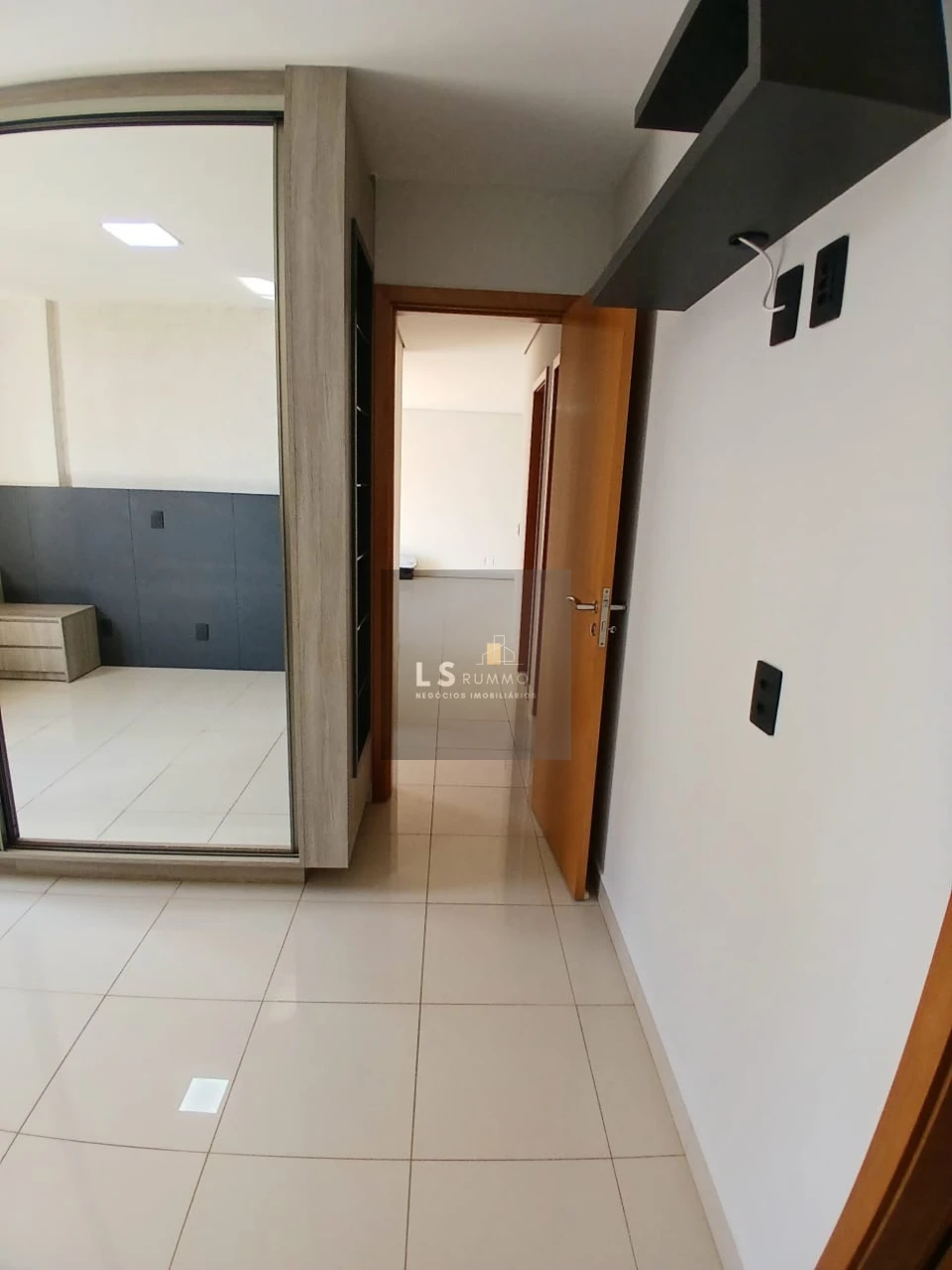 APARTAMENTO PARA LOCAÇÃO - EDIFÍCIO ANITA MALFATTI