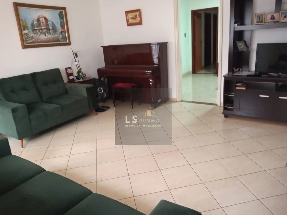 Casa a Venda - Jardim Santo Antônio, próximo ao Colégio Portinari - Londrina