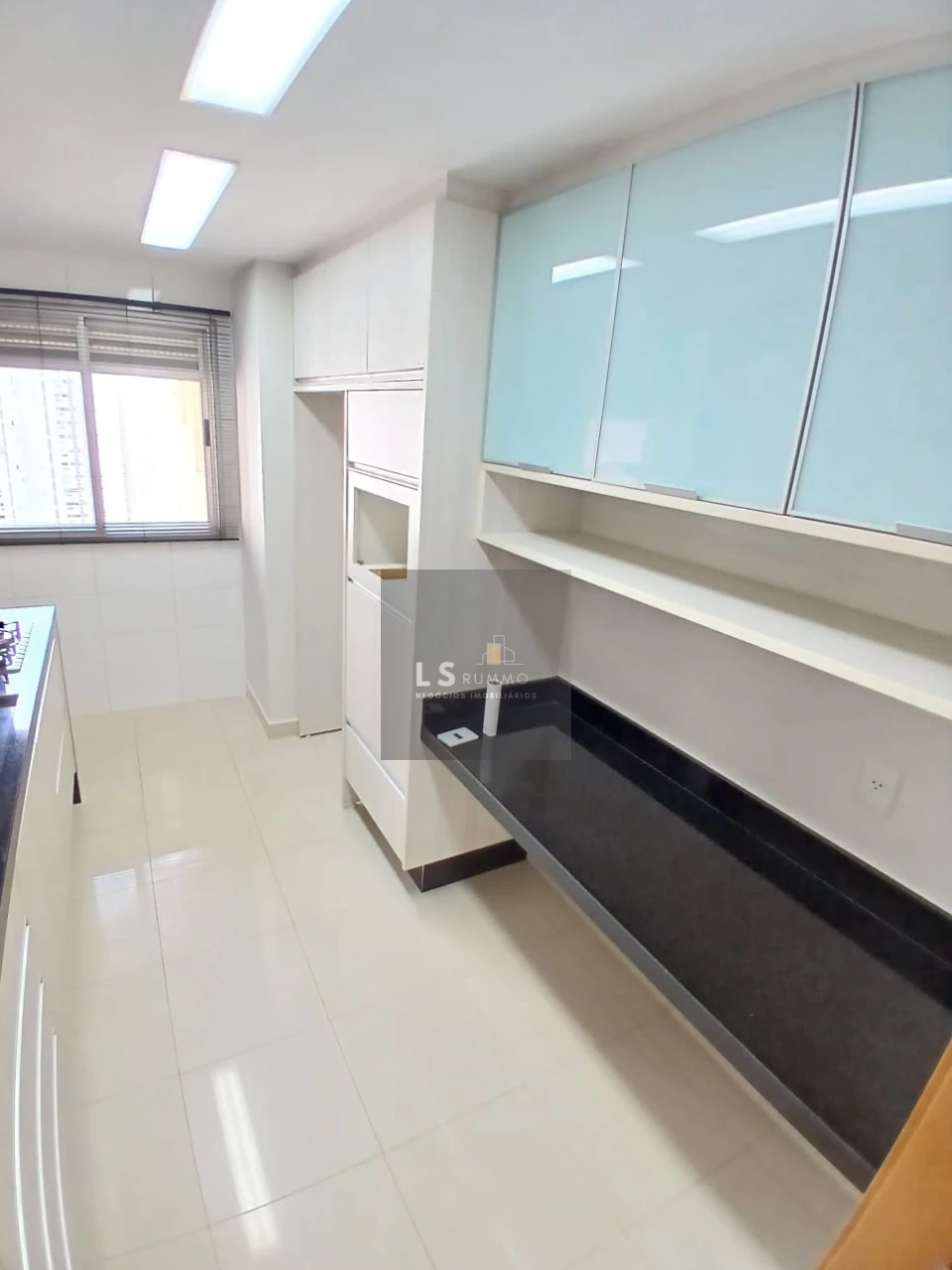 APARTAMENTO PARA LOCAÇÃO - EDIFÍCIO ANITA MALFATTI