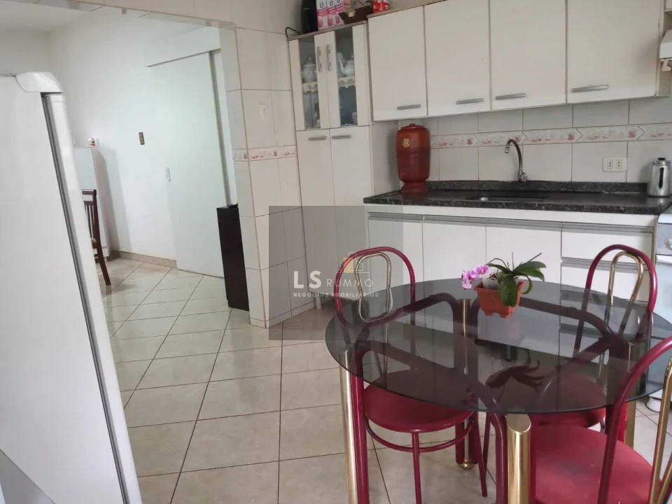 Casa a Venda - Jardim Santo Antônio, próximo ao Colégio Portinari - Londrina