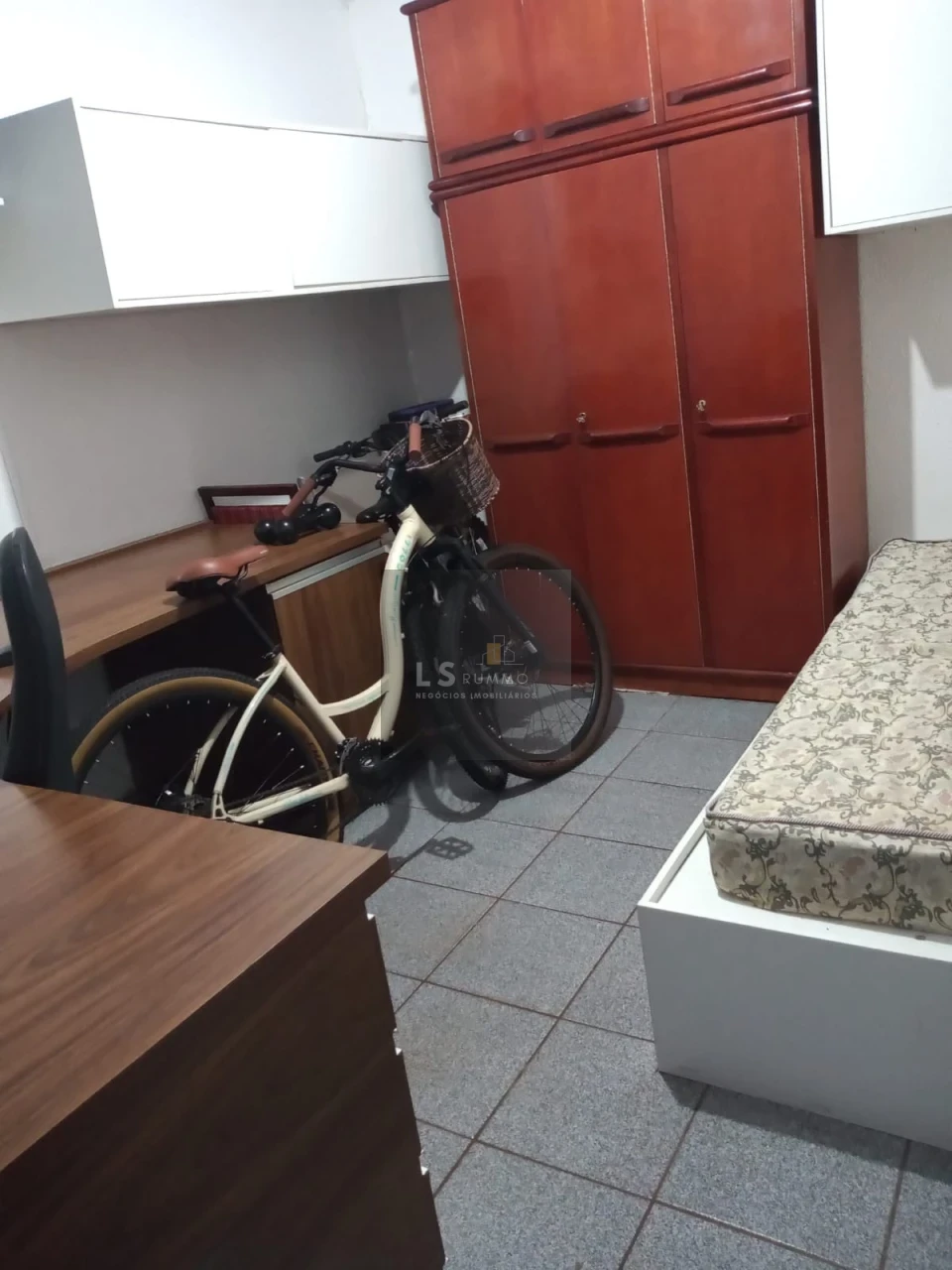 Casa a Venda - Jardim Santo Antônio, próximo ao Colégio Portinari - Londrina