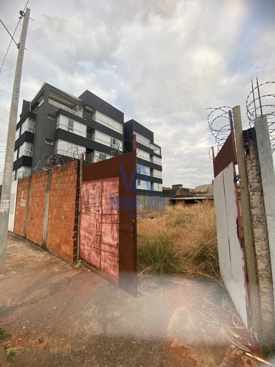 Imagens do imóveis Terreno Á Venda Lote Esquina No Santa Monica Uberlândia
