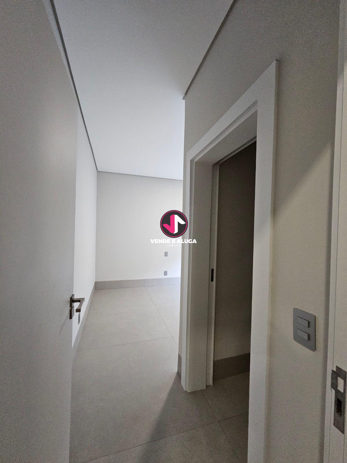 Imagens do imóveis Venda Incrível em Cuiabá: Casa Neoclássica no Condomínio Villa Jardim Bairro Parque Amperco REF: EXC-12553