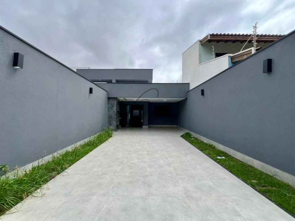 Imagens do imóveis Cssa térrea com quintal amplo e acabamento alto padrão no bairro Jardim Jacyra Americana