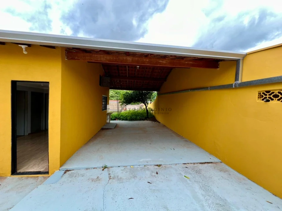 Imagens do imóveis Casa térrea com terreno inteiro no bairro Antonio Zanaga em Americana/SP