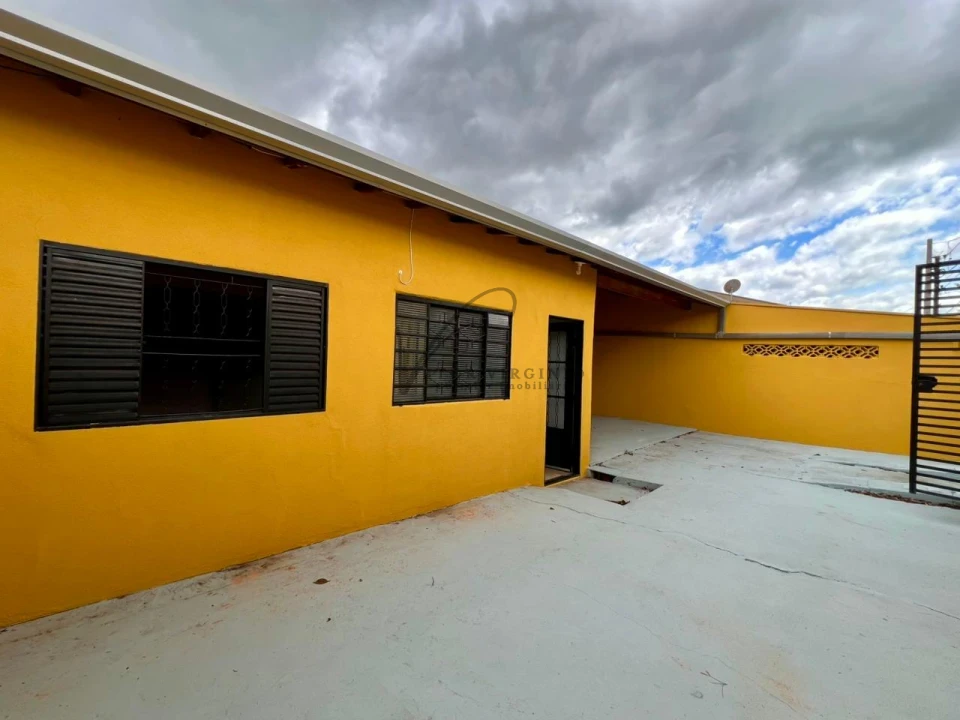 Imagens do imóveis Casa térrea com terreno inteiro no bairro Antonio Zanaga em Americana/SP