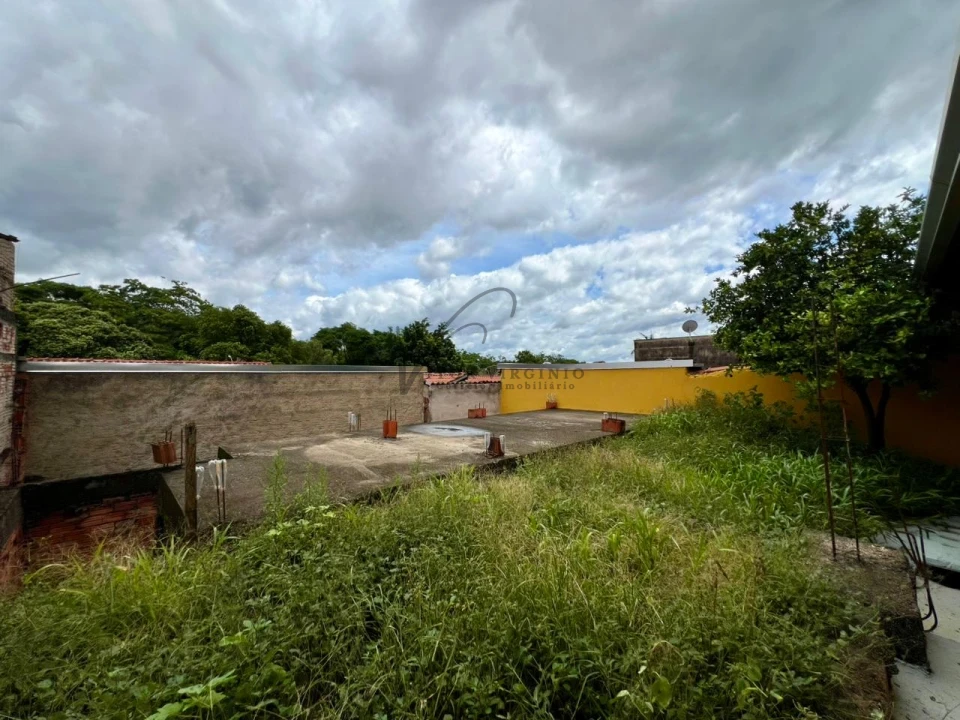 Imagens do imóveis Casa térrea com terreno inteiro no bairro Antonio Zanaga em Americana/SP
