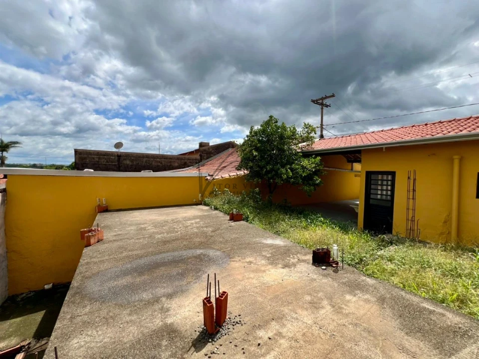 Imagens do imóveis Casa térrea com terreno inteiro no bairro Antonio Zanaga em Americana/SP