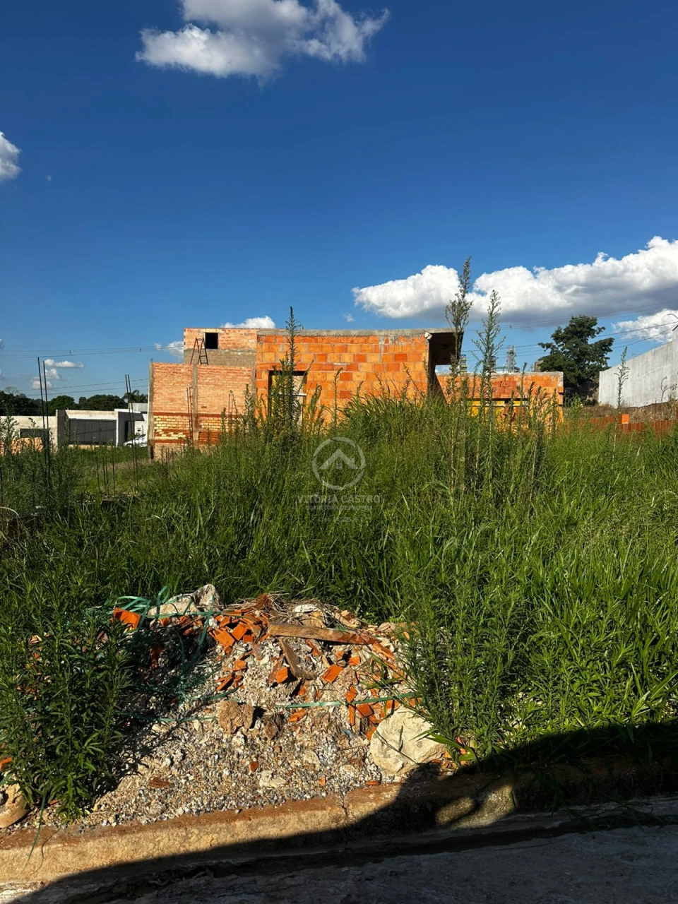 TERRENO COM CONSTRUÇÃO NO JARDIM AMERICA