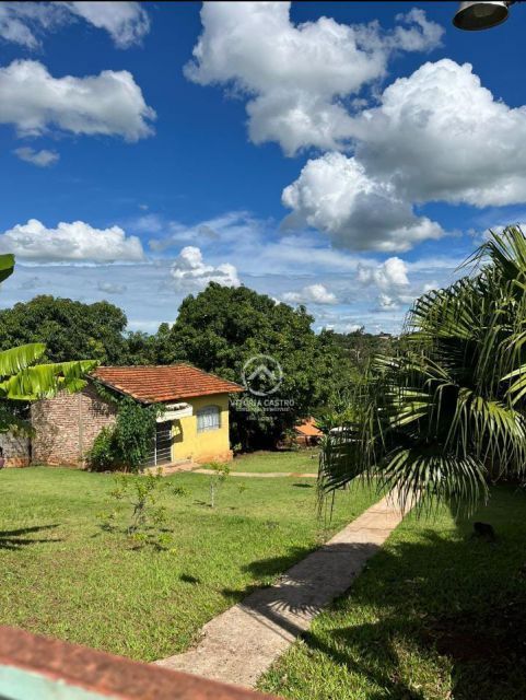 TERRENO COM EDICULA