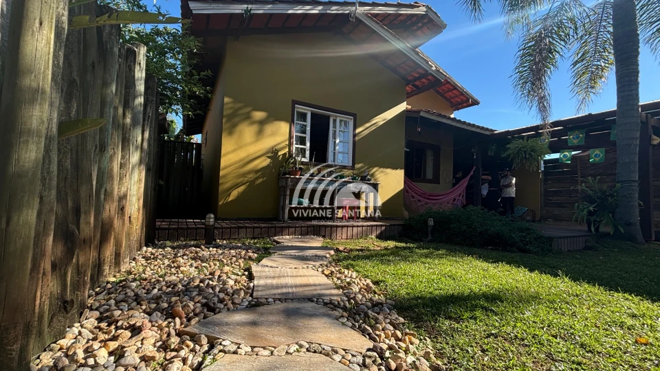 Imagens do imóveis Linda Casa com Desgin Rústico e Moderno à Venda com 2 Quartos no Rio Vermelho!