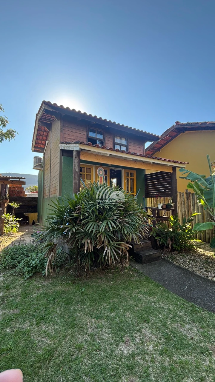 Imagens do imóveis Linda Casa com Desgin Rústico e Moderno à Venda com 2 Quartos no Rio Vermelho!