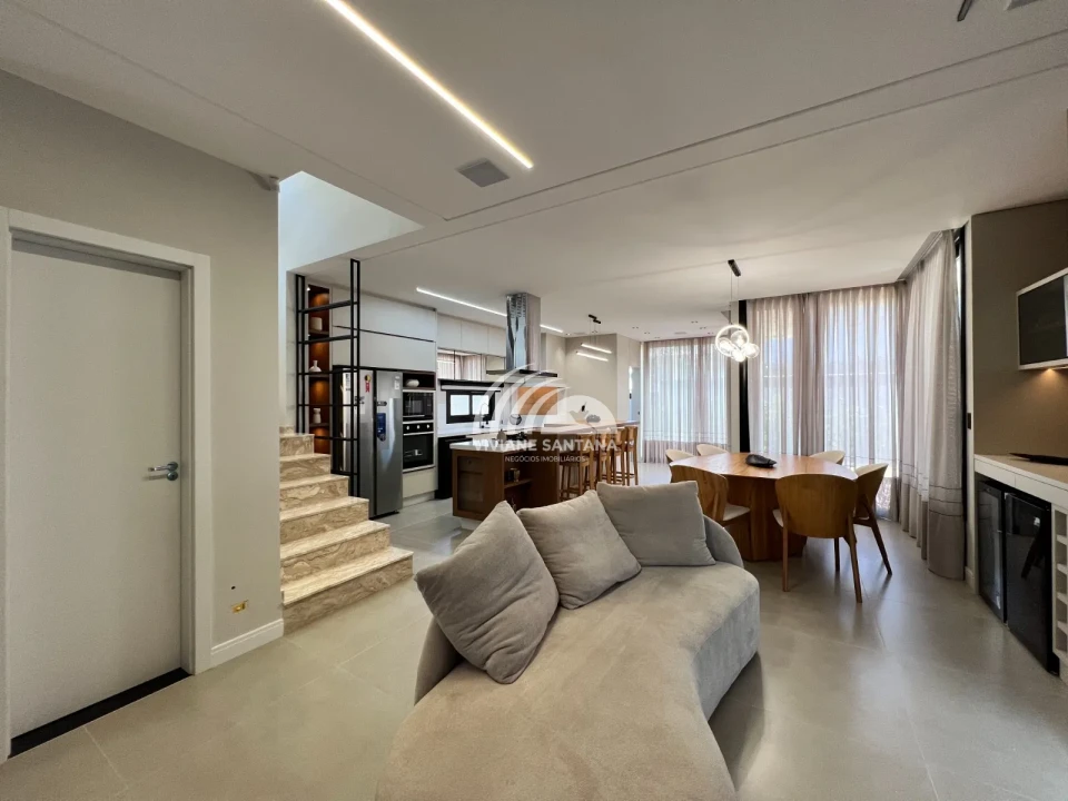 Linda Casa em Condomínio Alto Padrão nos Ingleses!