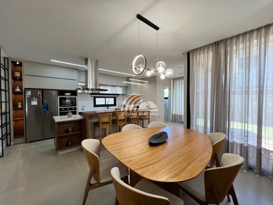 Linda Casa em Condomínio Alto Padrão nos Ingleses!