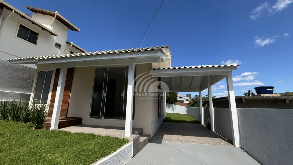 Casa à Venda com Suíte no Muquém em Florianópolis