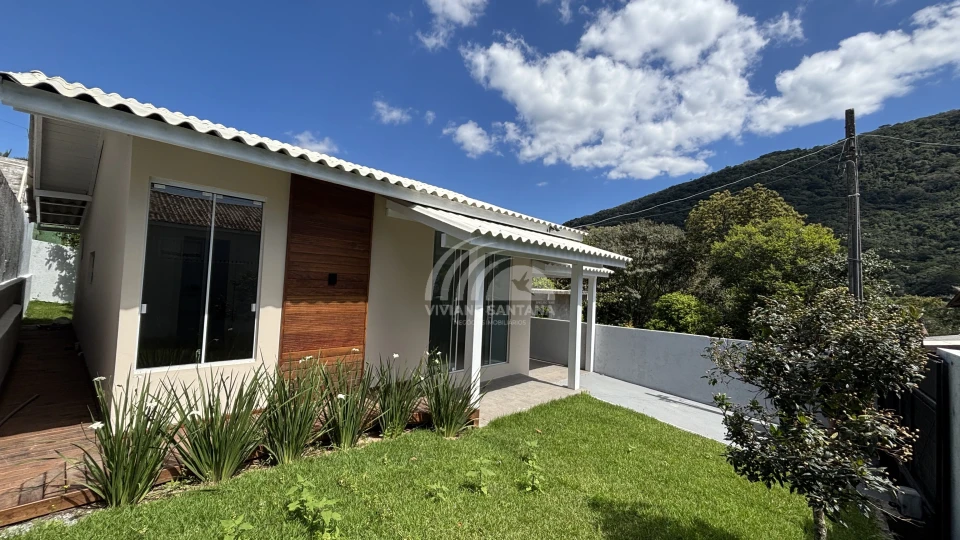 Casa à Venda com Suíte no Muquém em Florianópolis