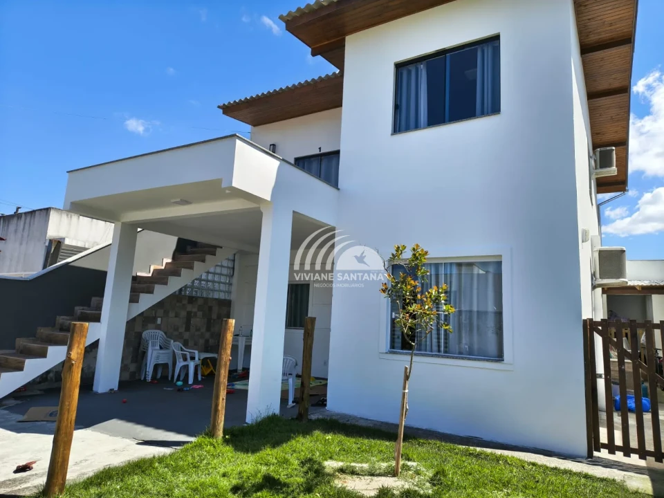 Imagens do imóveis INVESTIDOR: Casa com Studio e Apartamento no Primeiro Andar à Venda no Rio Vermelho!