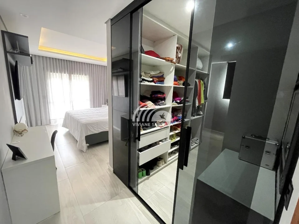 Incrível Casa Mobiliada com 5 Quartos em Condomínio no Rio Vermelho!
