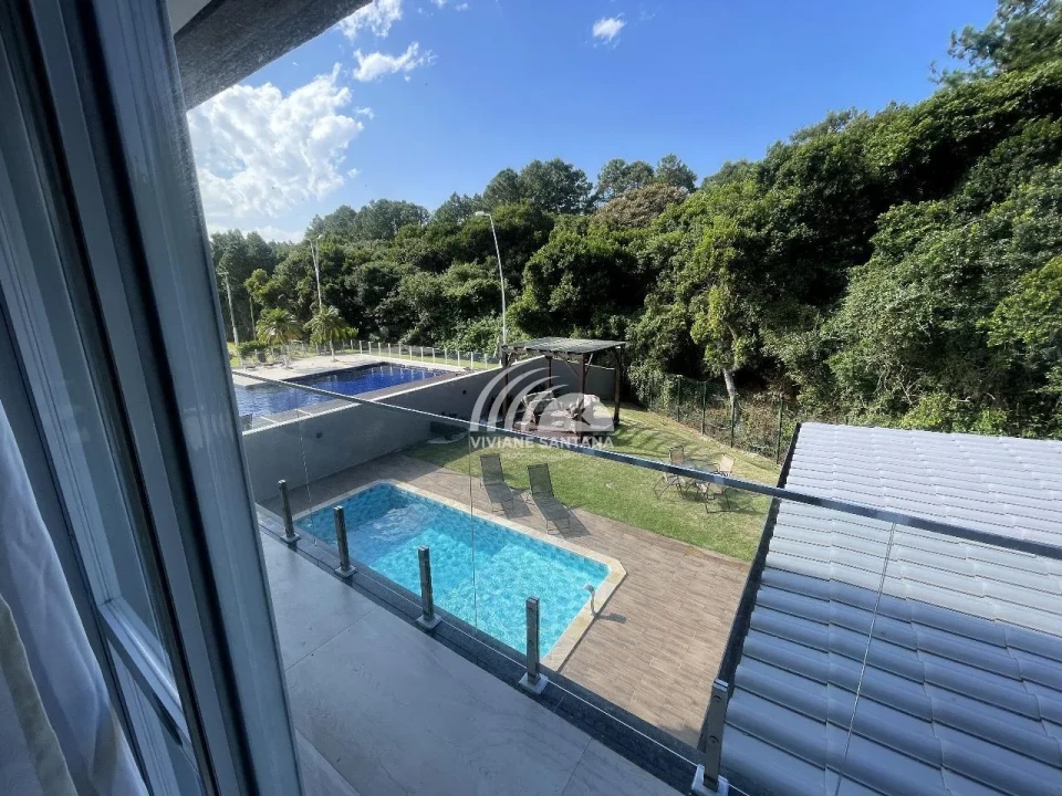 Incrível Casa Mobiliada com 5 Quartos em Condomínio no Rio Vermelho!