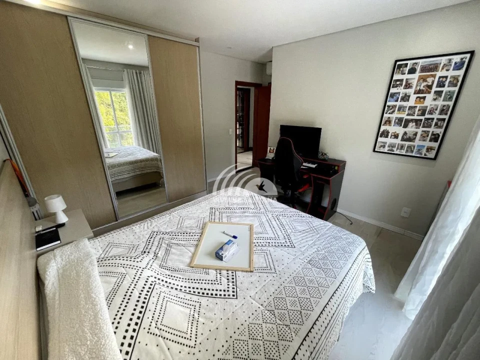 Incrível Casa Mobiliada com 5 Quartos em Condomínio no Rio Vermelho!