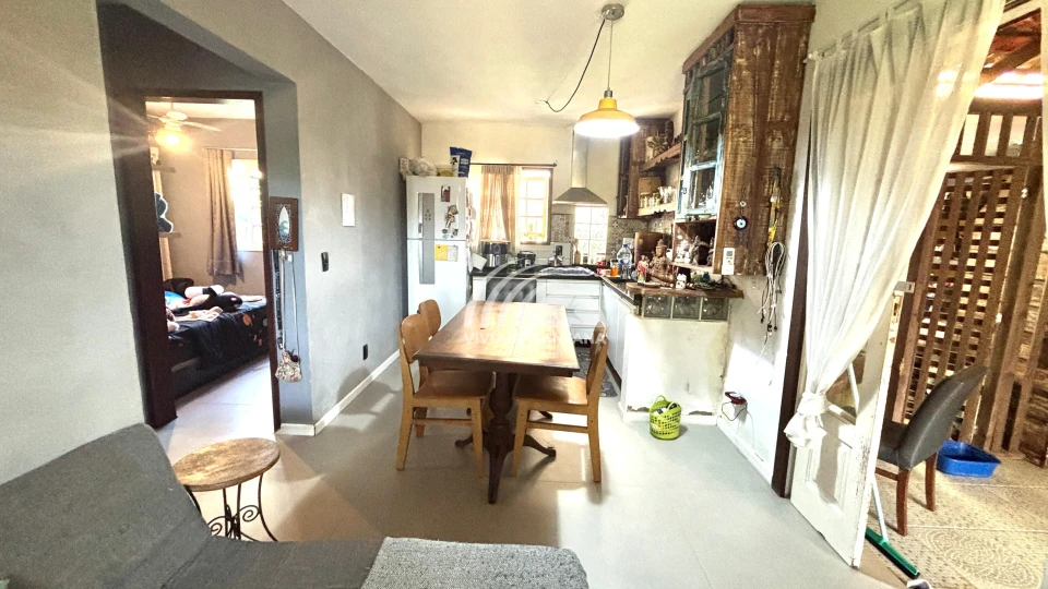 Imagens do imóveis Linda Casa com Desgin Rústico e Moderno à Venda com 2 Quartos no Rio Vermelho!