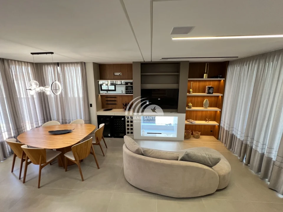 Linda Casa em Condomínio Alto Padrão nos Ingleses!