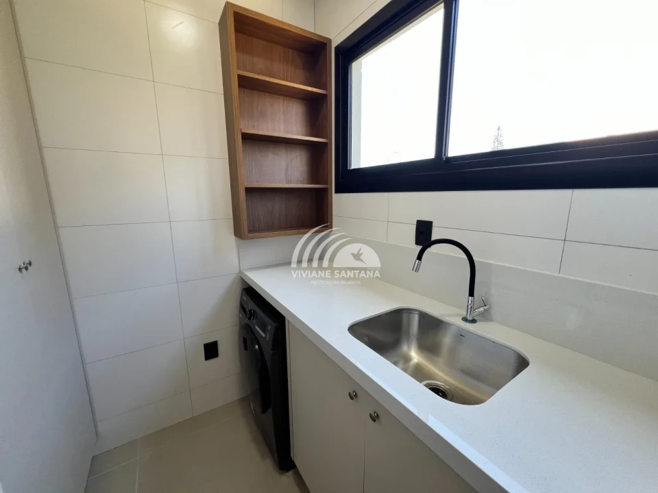 Linda Casa em Condomínio Alto Padrão nos Ingleses!
