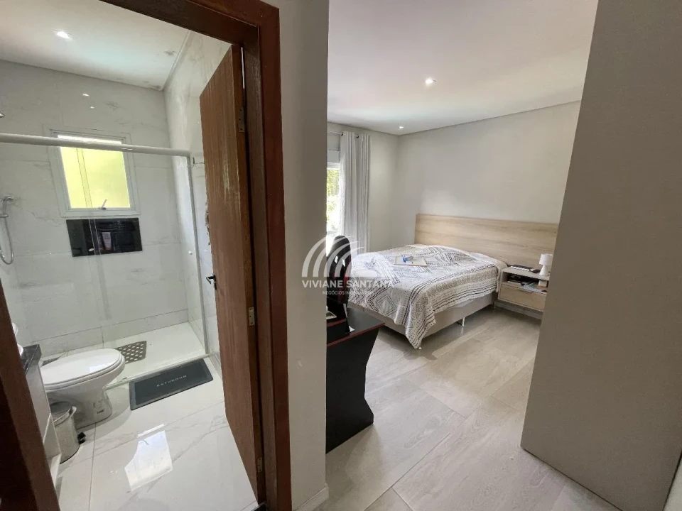 Incrível Casa Mobiliada com 5 Quartos em Condomínio no Rio Vermelho!