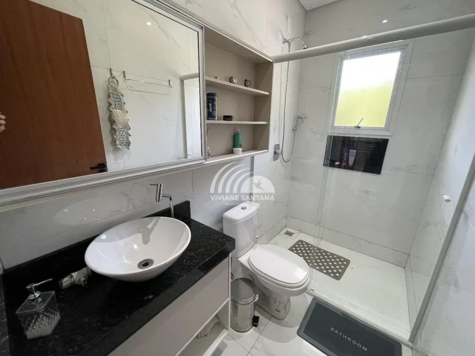 Incrível Casa Mobiliada com 5 Quartos em Condomínio no Rio Vermelho!