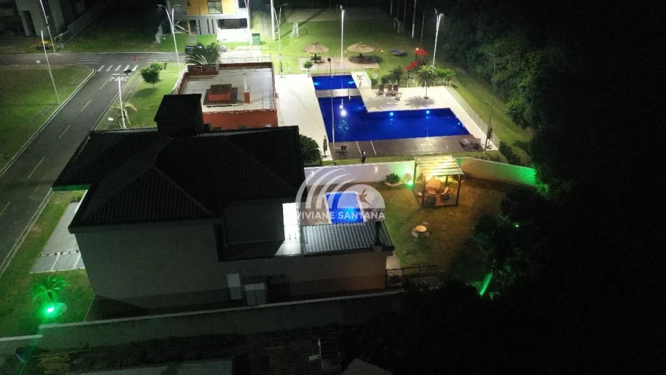 Incrível Casa Mobiliada com 5 Quartos em Condomínio no Rio Vermelho!