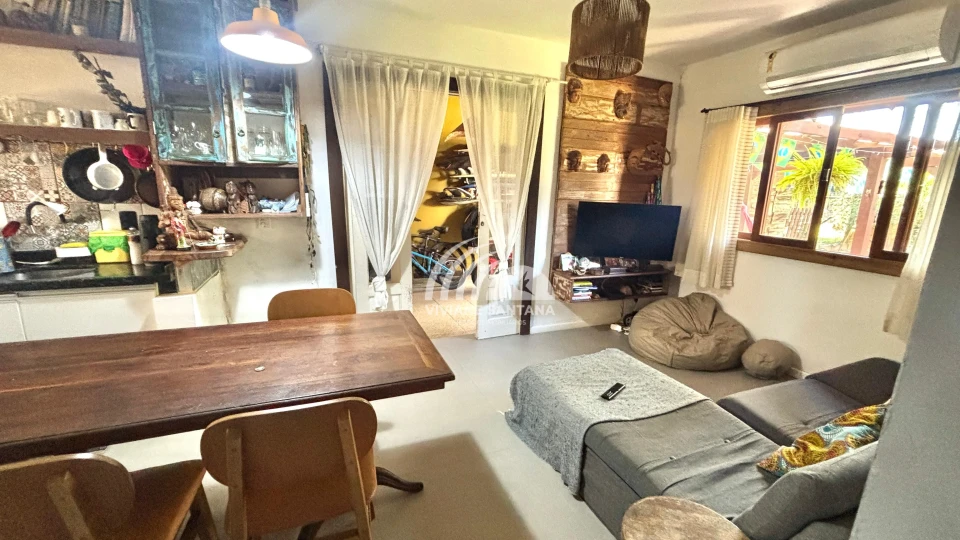 Imagens do imóveis Linda Casa com Desgin Rústico e Moderno à Venda com 2 Quartos no Rio Vermelho!