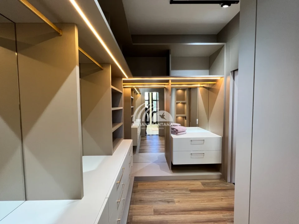 Linda Casa em Condomínio Alto Padrão nos Ingleses!
