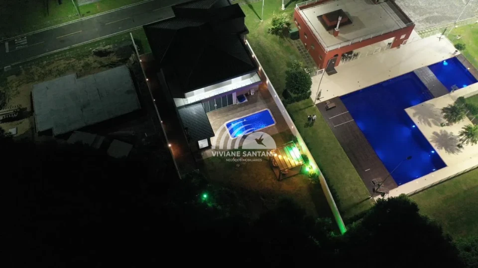 Incrível Casa Mobiliada com 5 Quartos em Condomínio no Rio Vermelho!