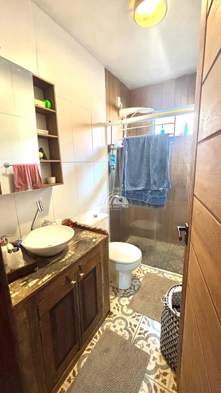 Imagens do imóveis Linda Casa com Desgin Rústico e Moderno à Venda com 2 Quartos no Rio Vermelho!