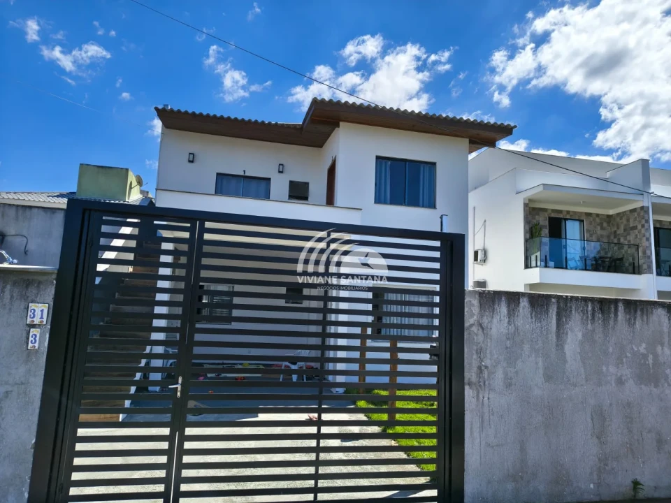 Imagens do imóveis INVESTIDOR: Casa com Studio e Apartamento no Primeiro Andar à Venda no Rio Vermelho!
