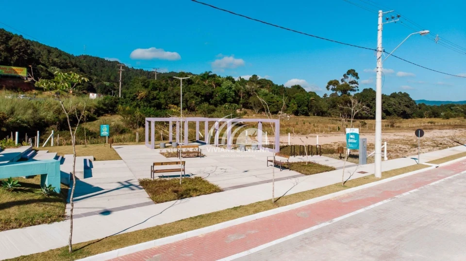 Imagens do imóveis Moderno Sobrado com 1 Suíte + 1 Suíte Master com Sacada em Canasvieiras!