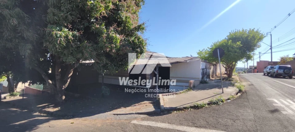 Imóvel Comercial com Edícula - Zona Norte