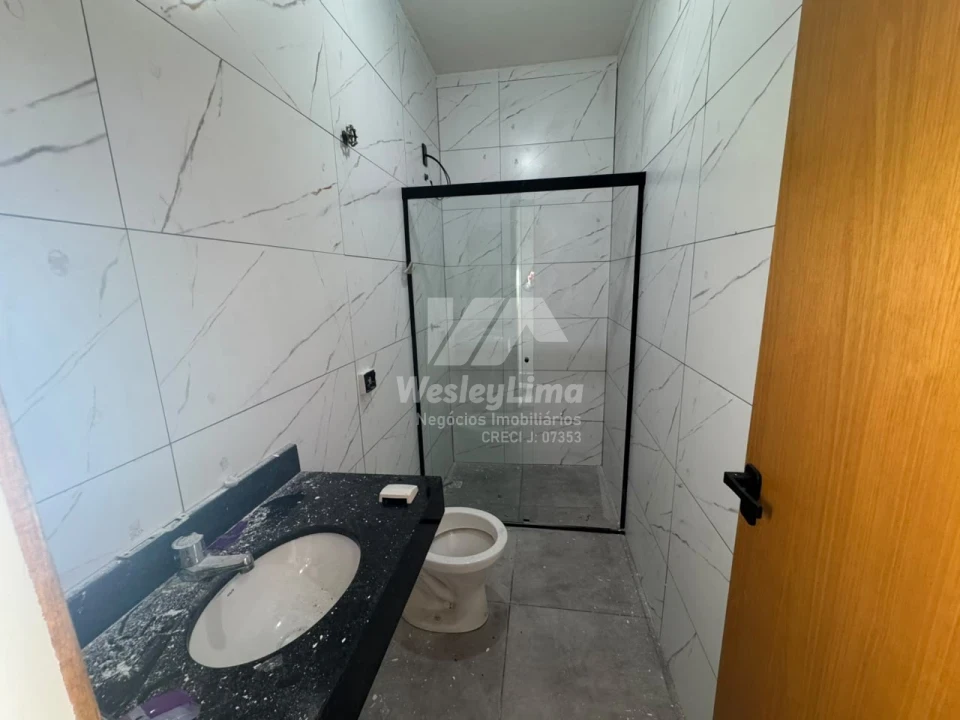 Imagens do imóveis Casa Sozinha à Venda no Conjunto Café em Londrina | Quintal Grande | 3 Quartos | Aceita Permuta