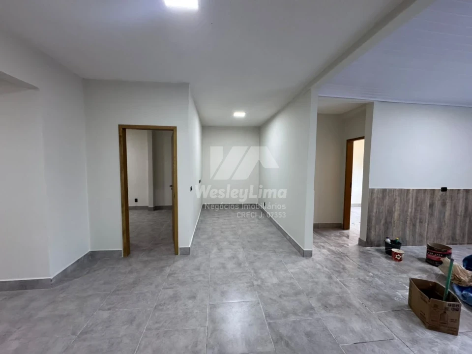 Imagens do imóveis Casa Sozinha à Venda no Conjunto Café em Londrina | Quintal Grande | 3 Quartos | Aceita Permuta