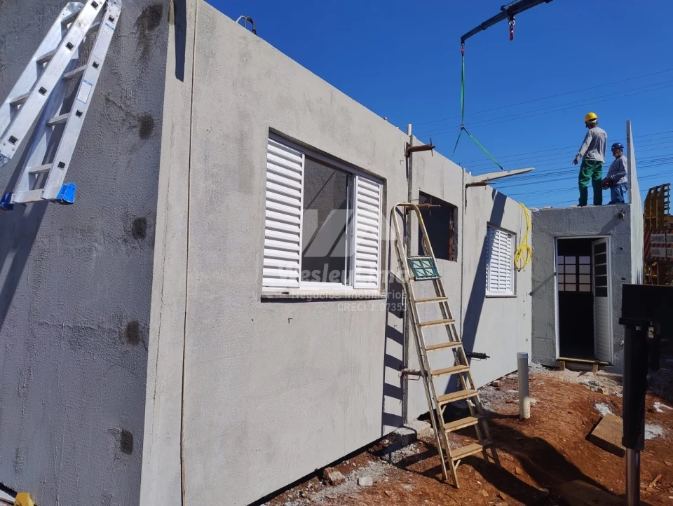 Imagens do imóveis Casas à venda no Jardim Viena COHAB Londrina, na Zona Norte. Imóveis com 2 quartos, entrada facilitada, financiamento Caixa