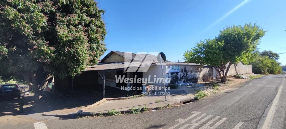 Imóvel Comercial com Edícula - Zona Norte