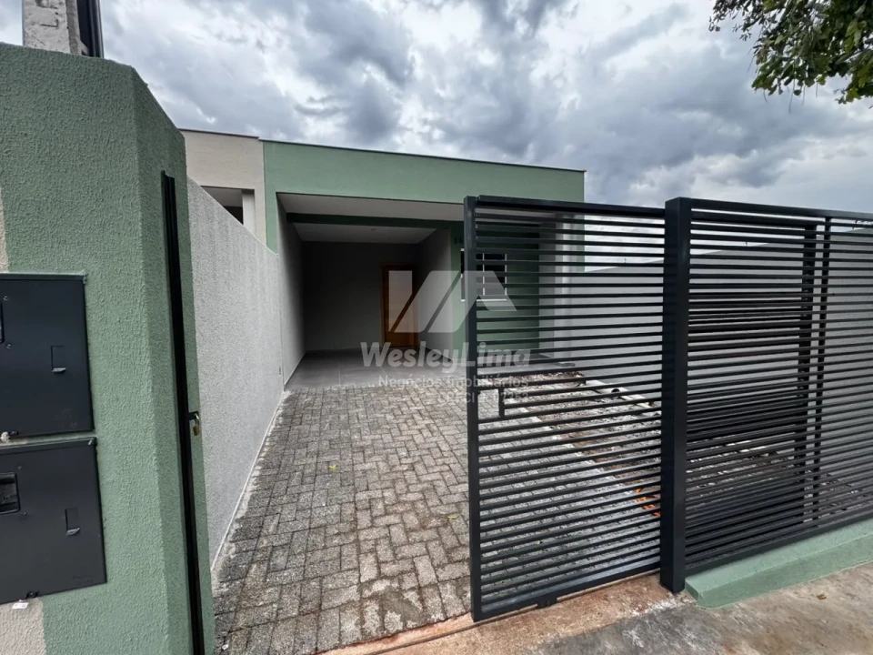 Casa Geminada à Venda no Jardim Paris em Londrina | 3 Quartos com Suíte