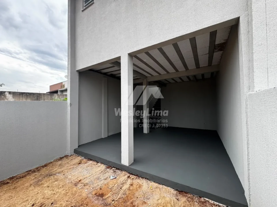 Casa Geminada à Venda no Jardim Paris em Londrina | 3 Quartos com Suíte