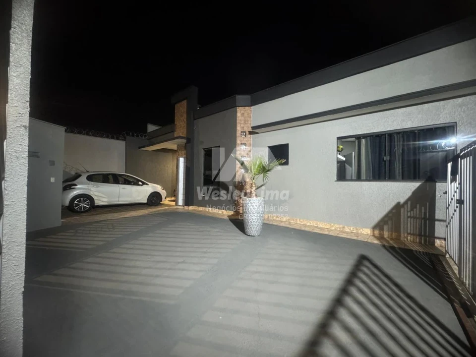 Imagens do imóveis Casa à Venda no Jardim Continental em Londrina | 3 Quartos, Piscina e Espaço Gourmet