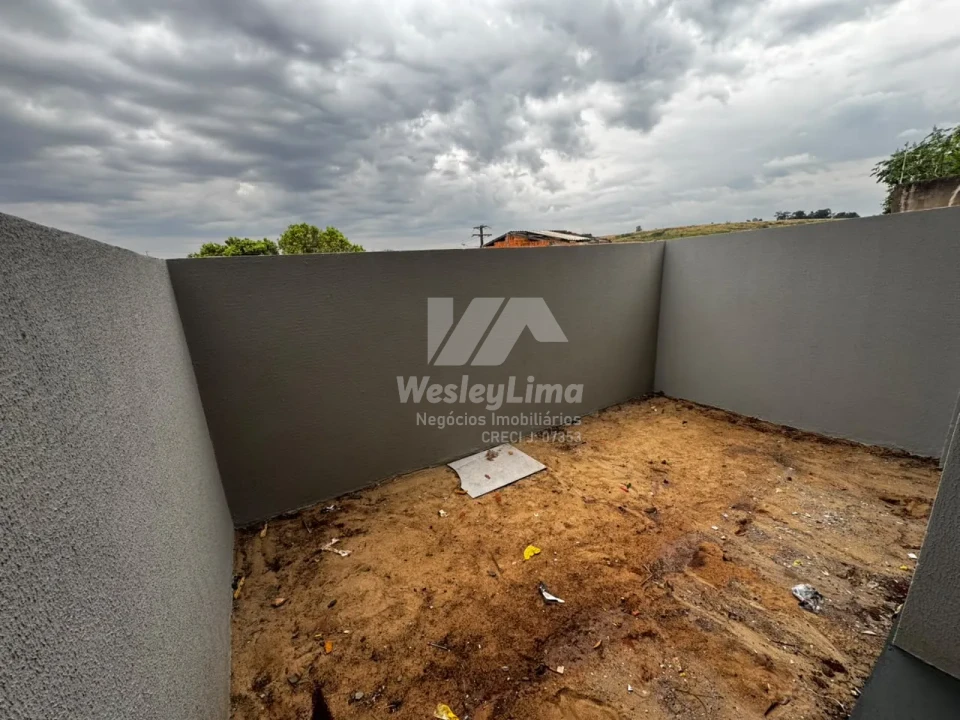 Casa Geminada à Venda no Jardim Paris em Londrina | 3 Quartos com Suíte